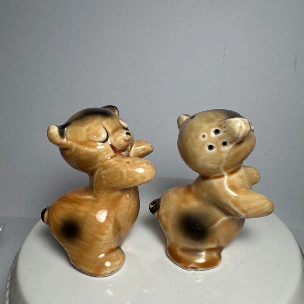 Van Tellingen Hugging Bears Salt Pepper Shakers Tan Good Vintage Ceramic MCM
